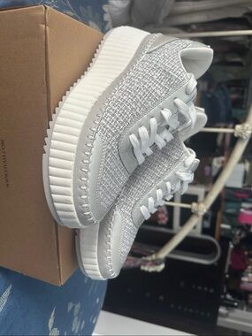 Universal Thread Silver White Platform Sneakers. Sold out of Target immediately